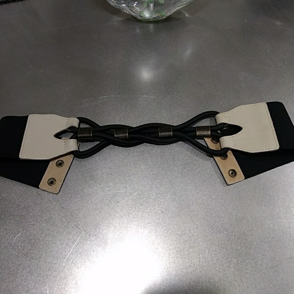Nordstrom Accessories - Deena & Ozzy Safari Belt